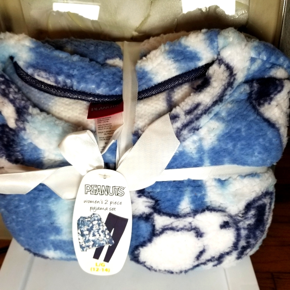 NWT PEANUTS Pyjama set